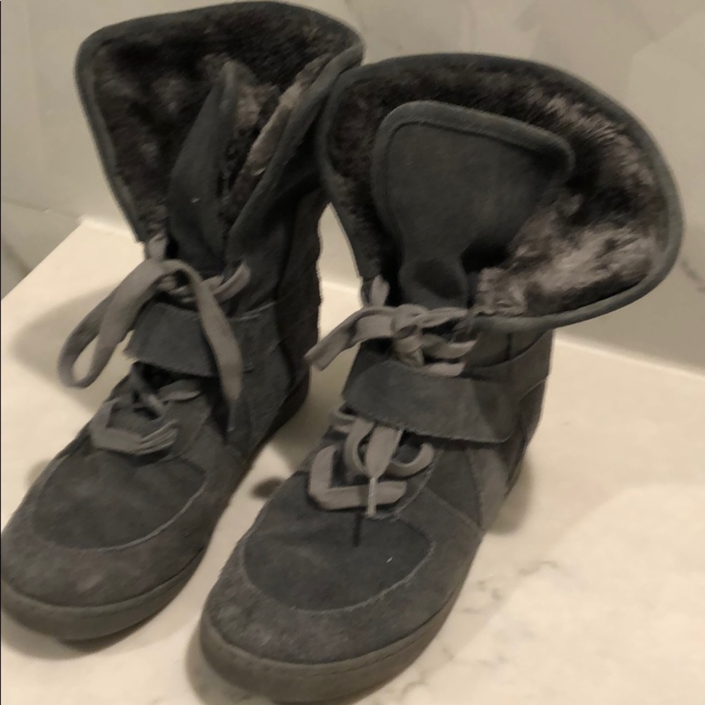 Ash boots